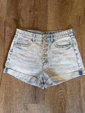 American Eagle Light Wash Denim Button-Up Mom Shorts